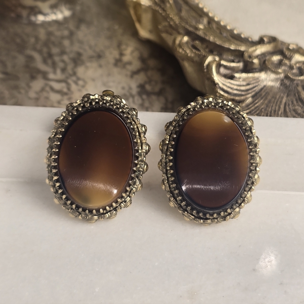 WHITING AND DAVIS Vintage Brass And Brown Cabachon Clip On Earrings.